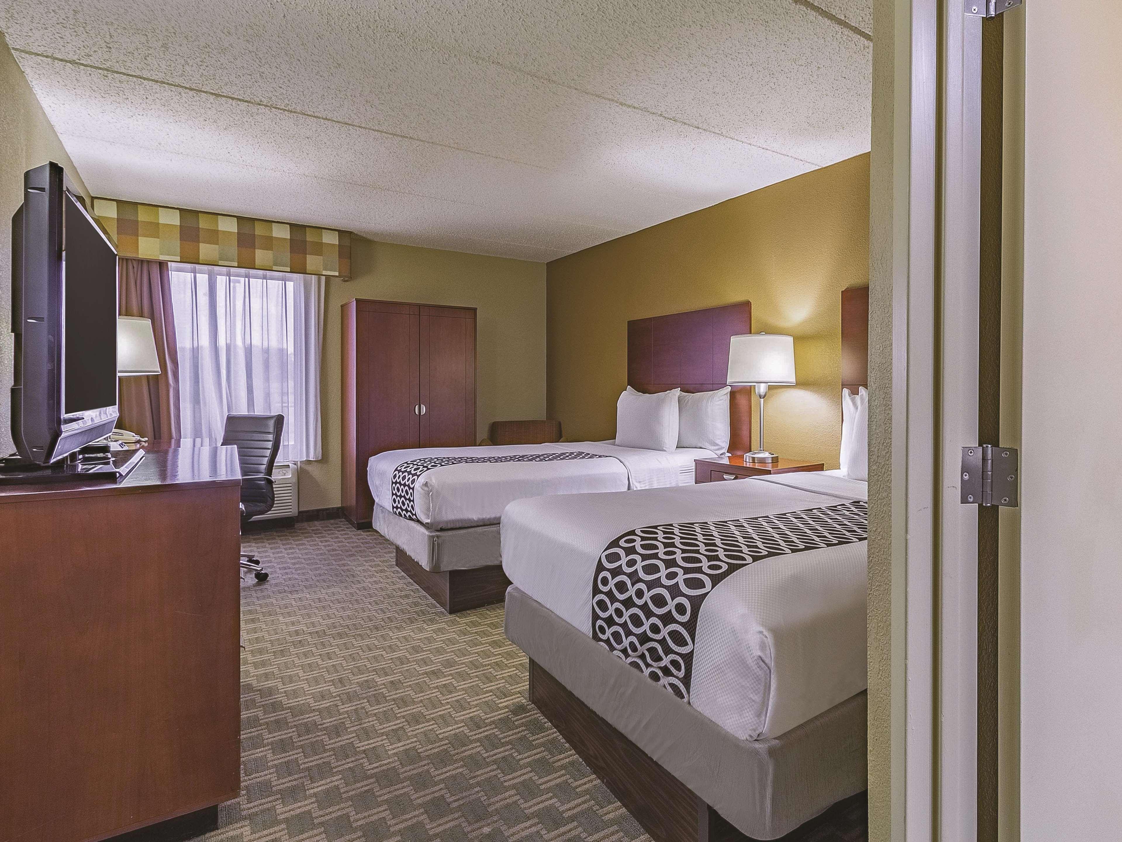 La Quinta By Wyndham Cleveland Airport West Hotel North Olmsted Ngoại thất bức ảnh