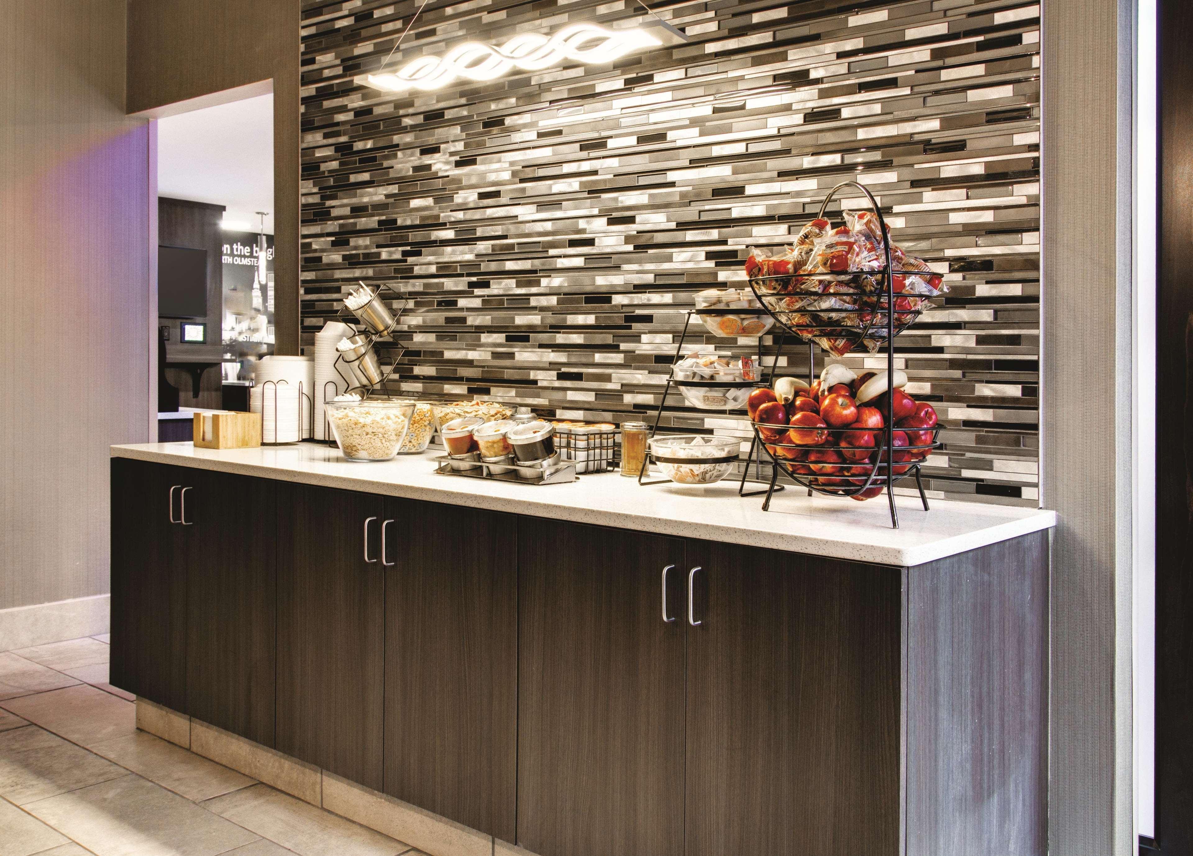 La Quinta By Wyndham Cleveland Airport West Hotel North Olmsted Ngoại thất bức ảnh