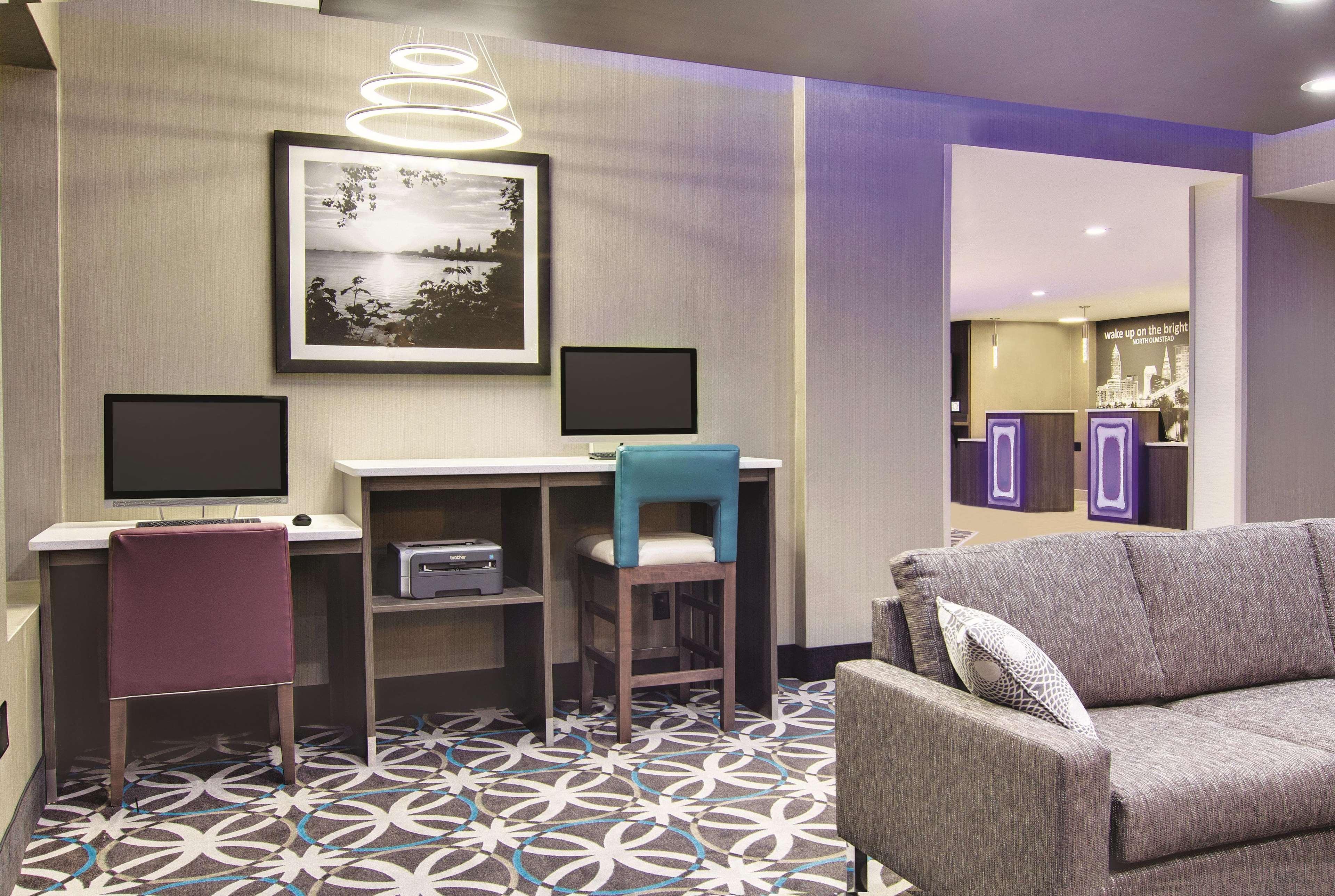 La Quinta By Wyndham Cleveland Airport West Hotel North Olmsted Ngoại thất bức ảnh