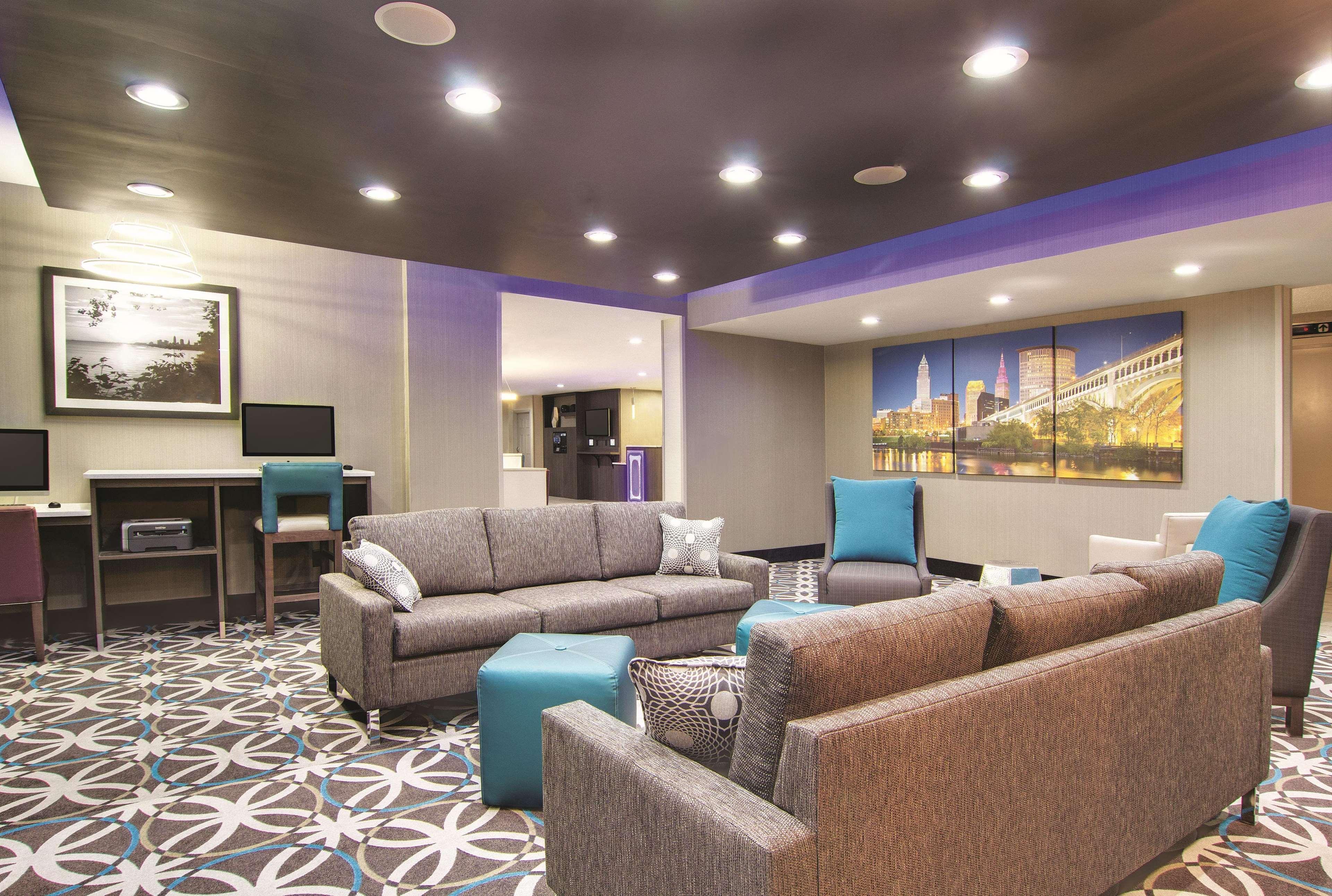 La Quinta By Wyndham Cleveland Airport West Hotel North Olmsted Ngoại thất bức ảnh