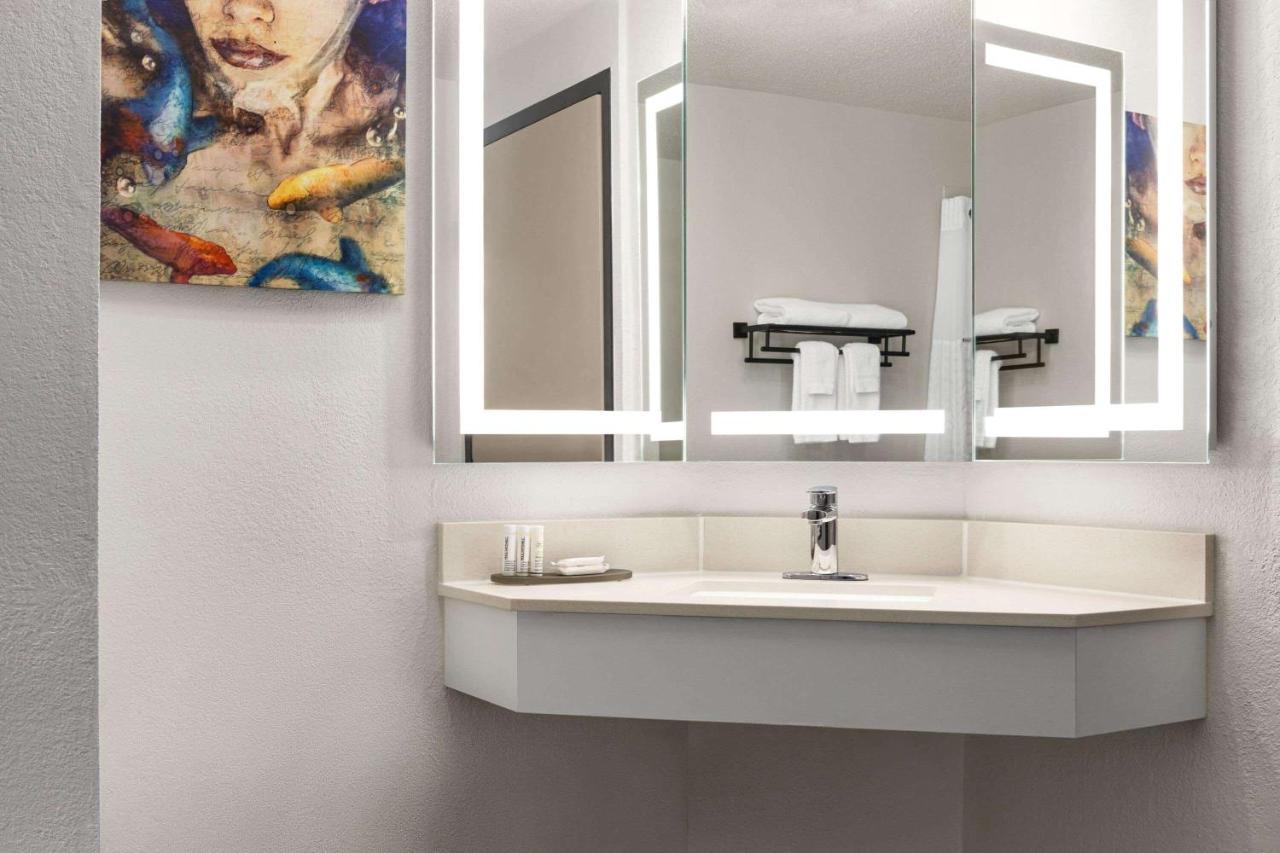 La Quinta By Wyndham Cleveland Airport West Hotel North Olmsted Ngoại thất bức ảnh