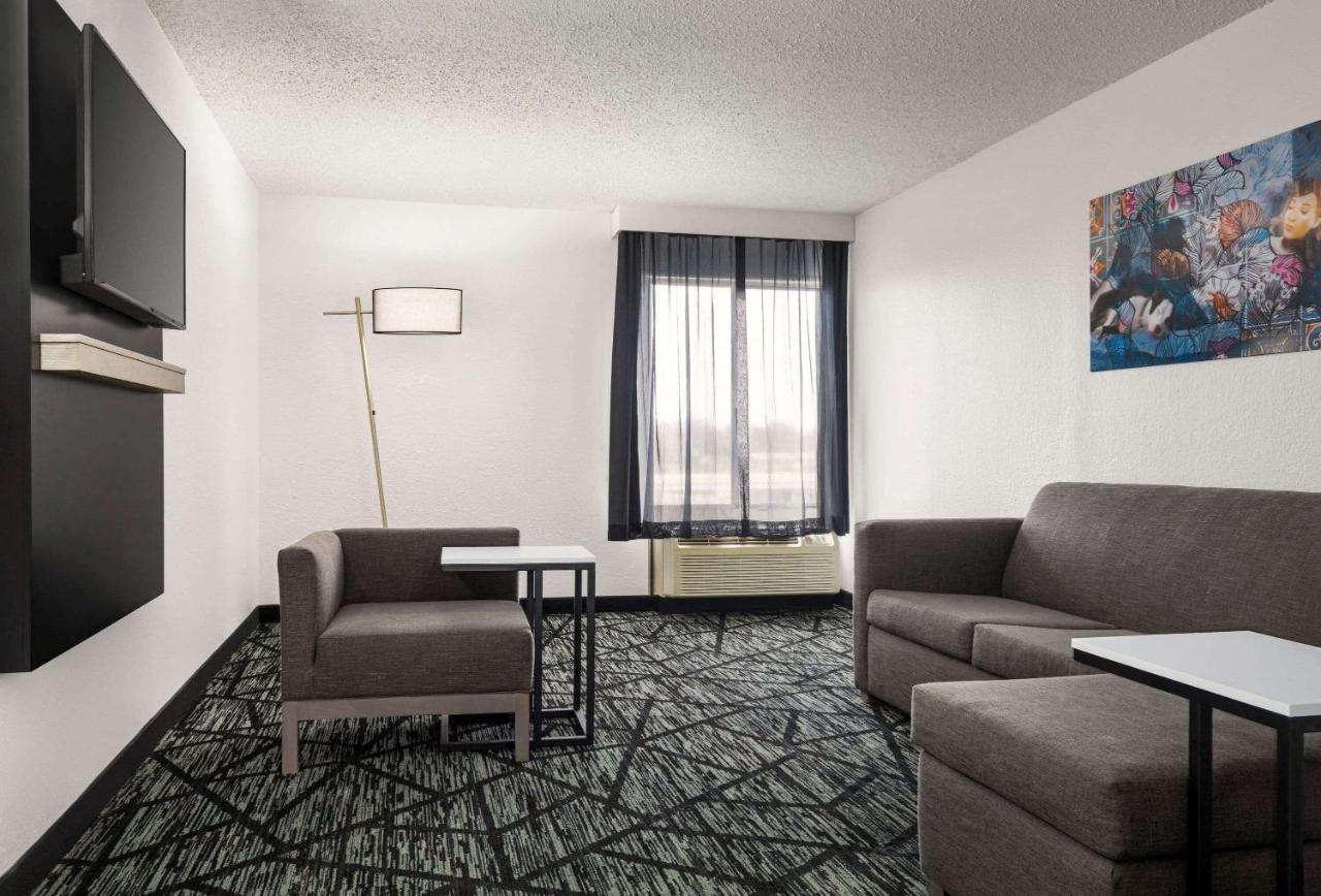 La Quinta By Wyndham Cleveland Airport West Hotel North Olmsted Ngoại thất bức ảnh
