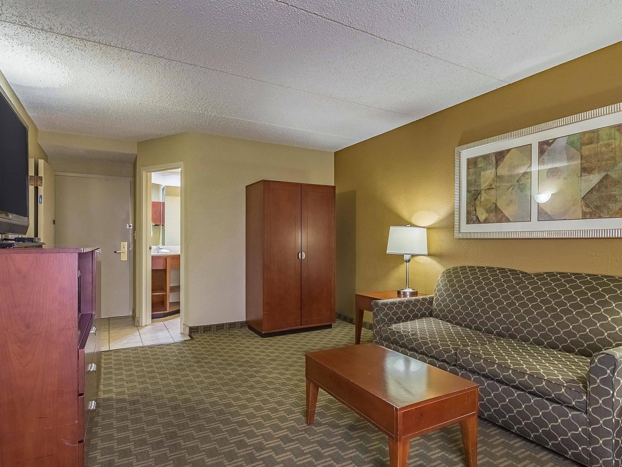 La Quinta By Wyndham Cleveland Airport West Hotel North Olmsted Ngoại thất bức ảnh